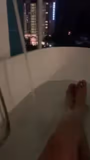海天盛筵的超模沒穿衣服屁股對著我，Q彈Q彈的水滴豪乳，後入圓滾滾的蜜臀，陽台外夜色迷人，佳人陪伴、性愛之晚！