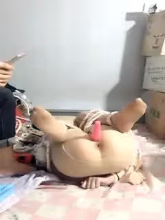 顏值不錯貧乳萌妹子第4部 玩SM繩子捆綁打屁股道具插BB不要錯過