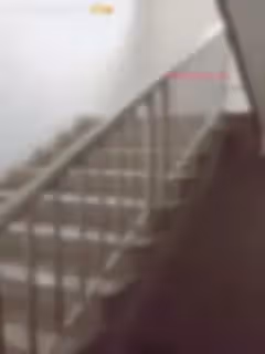 性感美女劇情演繹停車時被歹徒瞄上跟蹤到樓梯 沒人時趁機威脅侵犯