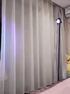 空乘姐姐下海：你們竟然說我胖，屁 我這邊奶頭很硬，想把我奶頭弄小一點 怎麼弄，要去做手術把奶頭切了 我奶頭當然是真的啦哈哈！