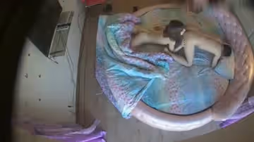 情趣酒店大圓床房偷拍情侶互舔 毒龍 美女口活真棒
