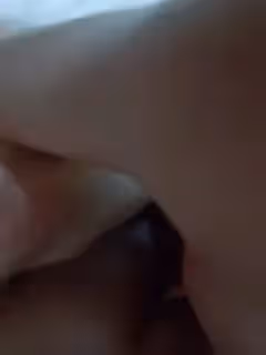 酒店裡面單男約個熟女級別的美少婦，無套啪啪做愛全過程，叫聲很刺激
