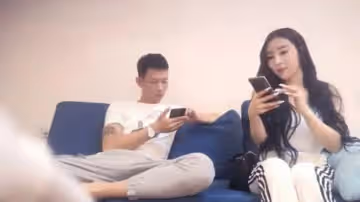 性感美女前凸後翹碩大乳房,這肉體一看就受不了摟住摳逼吸奶