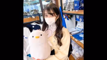 第1次攝影！！可愛的黑髮清秀的Ecup巨乳現〇女子〇生！！從敞開的制服露出巨乳第1次的經驗悶絕的同時沒有橡膠連續