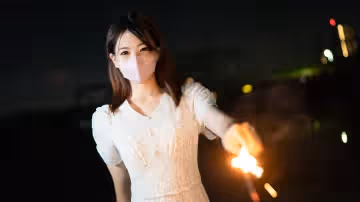 第1次攝影！！電影畫風！像煙花一樣虛幻激烈地交織在一起的夏日的回憶。沒想到像她那樣窈窕的女大學生竟然如此淫亂…2