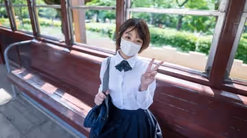 第1次拍攝！電影院風格！ 我終於射在了一個禁忌年齡的女學生身上--幾乎是個處女，一個美麗的胖女孩，有理由的，沒
