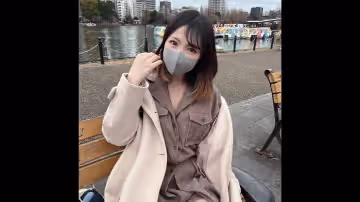 第1次攝影！！對某有名的汽車用品店工作的看板娘性慾裸露的連續陰道內射精！！平時黃色制服隱藏的Ecup一邊搖晃一邊