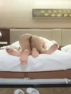高顏值黑衣妹子啪啪 洗完澡翹著大屁股深喉口交的!