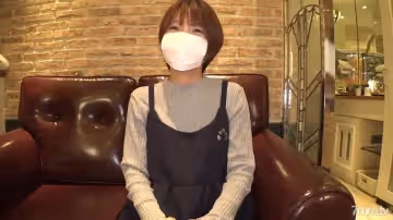 第1次拍攝♪身高145cm的迷你太太♪被老公不理悶悶不笑···從老實的外表無法想像的積極的色情！【個人攝影】※附