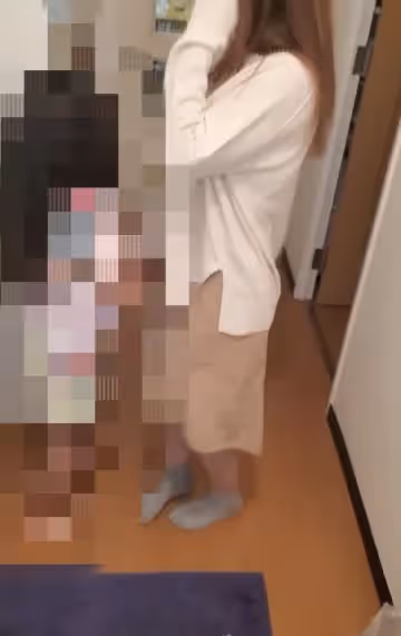 訪問混血妻子的家。和擔心的孩子對視，繼續侵犯
