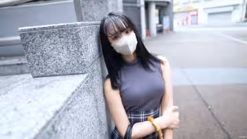 第1次攝影！！電影畫風！還什麼顏色也沒被染成的20歲剛成為的坦率巨乳的專門學生···一邊享受擠進住宿處搖晃的美乳