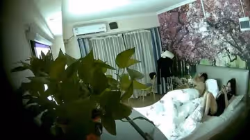 真實酒店偷拍高質量情侶造愛,又拍到這位知性大美女了,身材槓槓的面容姣好