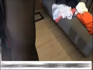 身高大概170左右的野生小嫩模 長得很清純賢惠型 換了好多套緊身情趣裝 三點全露很配合 長腿人又纖瘦 要摸就加錢(1)