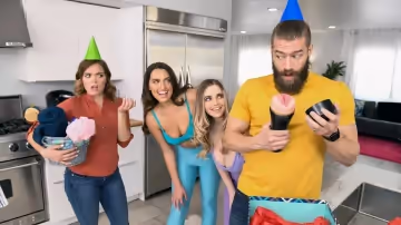 Smashing My Hot Lesbian Roommates
