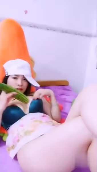 不要玩食物!!黃瓜當肉棒~這樣玩看起來超爽~