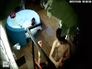 噴血推薦-綠葉房偷拍清純漂亮大學美女被男友爆操一次不過癮把他鎖在炮椅上自己坐雞巴上面干,真厲害操了3次!