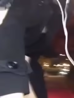 美女戶外車裡自拍自慰