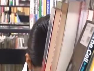 16SHH-037 無法在圖書館發聲的敏感少女