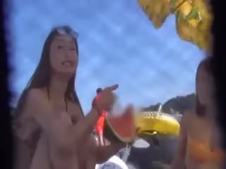 FC2PPV3010662 沙灘搭訕長發比堅尼妹子被小哥摳穴高潮 被顏射滿臉可愛地投訴[3]
