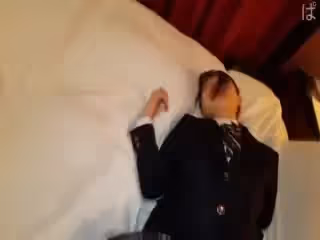 一點點脫掉羞澀高中生的白色內褲