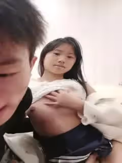 小雅愛吃糖全程露臉跟小哥啪啪大秀性感直播，乖巧可愛又聽話口交大雞巴，讓小哥無套蹂躪爆草，干出白漿刺激