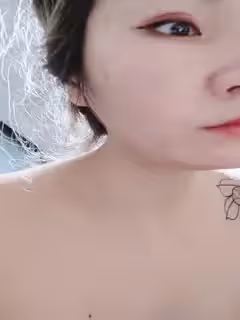 鏡頭擺好，露臉第1視角手持鏡頭露臉啪啪，特寫極美鮑魚，按摩刺激陰唇一頓爆操狠狠打樁