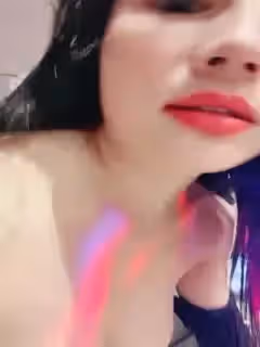秀人網模特兒-瑞瑞_：爸爸插進來好嗎，騷逼今天老癢了全是水，摸幾下就噴水，娘們是真敏感！