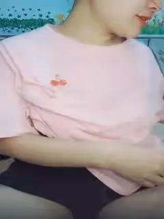 大乳暈爆奶少婦露臉直播大秀，哺乳期的奶子就是性感，黑絲高跟淫聲盪語，道具自慰騷穴擠奶水給狼友精彩刺激