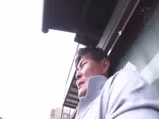 転勤で田舎に引っ越した仆は、下の階に住む奧さんに毎日誘惑されて何度も中出ししてしまった…。 黒川すみれ