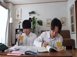 - 在每天為母親沐浴恩愛光環的一個月後，我一次又一次地與她失去理智的母親發生性關係，以生下孩子。 光公主 - 妃光莉
