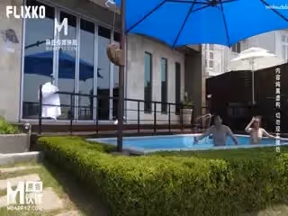 泳池邊的刺激性愛