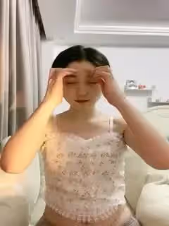 超清純校花--夏天的夏❤️，顏值、身材讓人看了直流口水，聲音溫柔聽她聊天就是心情舒暢，揉奶露毛真好看！