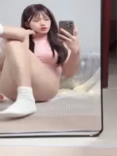 漂亮偽娘紫薇,舒服好想要,請享用吧,一邊聞足底白襪一邊看媽媽打飛機很爽吧,等一下早餐馬上就好 - 國產自拍視頻