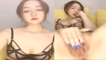 美乳小姐姐對著鏡頭髮騷自慰，這乳看了誰不想要啊！