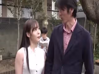 はじめて彼女ができたのに…鄰に住む欲求不満な人妻さんに食べられ罪悪感勃起