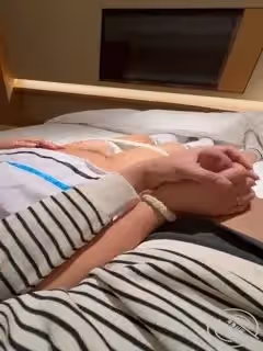 海角社區兄妹亂倫大神愛上自己的親妹妹,酒後上頭趁妹妹熟睡,不管生理期強插內射 - 無套內射視頻