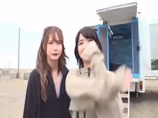 颱風直撃海岸で、疲れた男達をゲリラ愈しヌキするチビっ子悪魔タイフーン連続中出し逆ナンパSP！