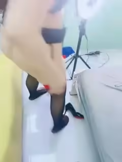 爆乳眼鏡顏值小騷貨,性感弔帶黑絲襪,站立被操穴,後入爆插大白美臀,操的淫水直流,噗呲噗呲 - 國產自拍視頻