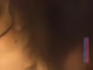 白絲小女僕乖乖把腳打開讓主人插的啊