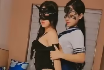 雙女情趣裝互舔輪流口交乳交非常誘人!