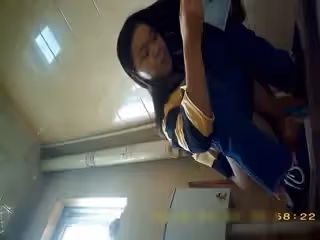 女廁露臉偷拍氣質美女還真不少