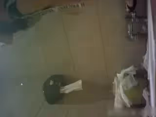 身材火辣的啤酒銷售被客人灌醉尿尿