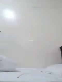 〖真實破處〗羞澀眼淚汪汪的漂亮高二妹妹被男友破處疼直叫無套速插一點不憐香惜玉第1次做就被內射