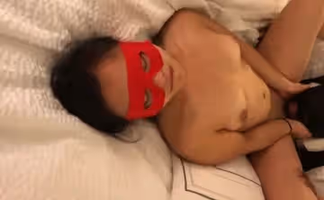 眾狼求購很火的Onlyfans網紅綠帽夫婦SirBAO身材健碩黑猩猩大戰白嫩極品身材少婦各種變態體位第2彈 (6)。