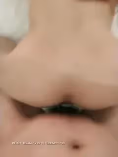 非常卡哇伊的小祖宗，很能激情男人的變態慾望，大雞巴塞她嘴裡深喉一分鐘干她，壓在身下爆草抽插聽她浪叫