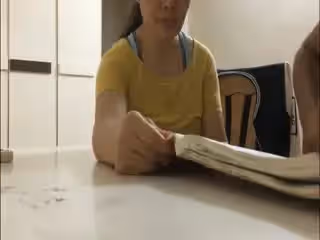 一對一私人吉它老師上門教授眼鏡良家婦女彈琴休息時間挑逗她強行扒光啪啪內射婦女屁股真肥國語對白1080P原版