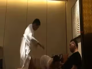 學院派性感氣質大美女約漂亮女閨蜜和男友一起淫亂啪啪自拍,2女相互帶著器具插逼,男的在沙發上同事抽插2美女!