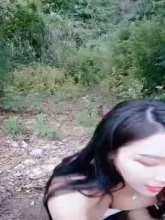 極品美少婦戶外獵物偶遇幸運的山區護林員大叔 估計做夢也想不到日常上班還能艷遇 享受後庭極致潮吹。