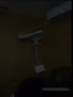 老司機龍哥先到足浴中心找個小姐打飛機熱身一邊嘮嗑性經驗再坐摩的到酒店和小姐啪啪