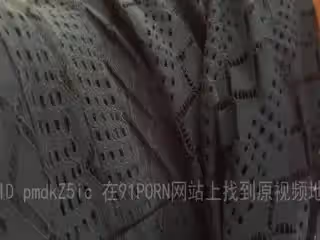 穿裙子最適合野戰，配合淫穢的對話，真是絕妙
